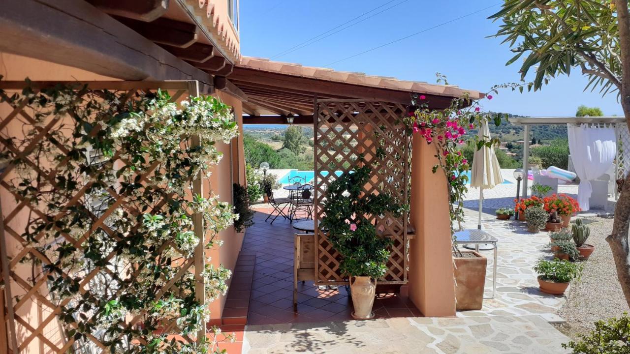 Li Muntigeddi Hotel San Teodoro  Exterior photo